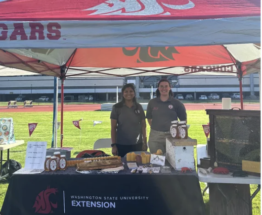 Priya and Janae at the 2025 Apple Cup Harvest Market in Pullman. 